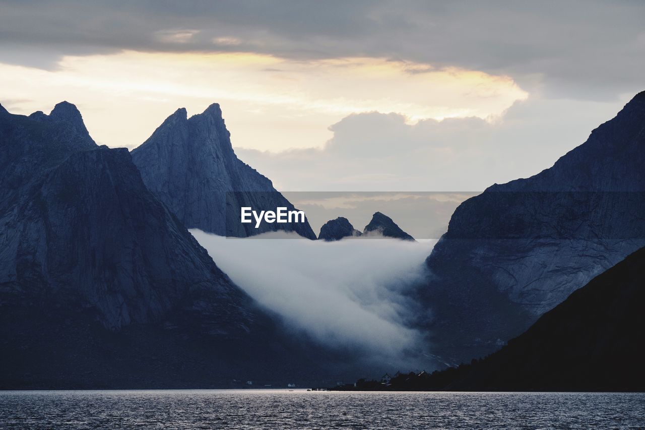 PANORAMIC VIEW OF SEA AGAINST SKY DURING SUNSET