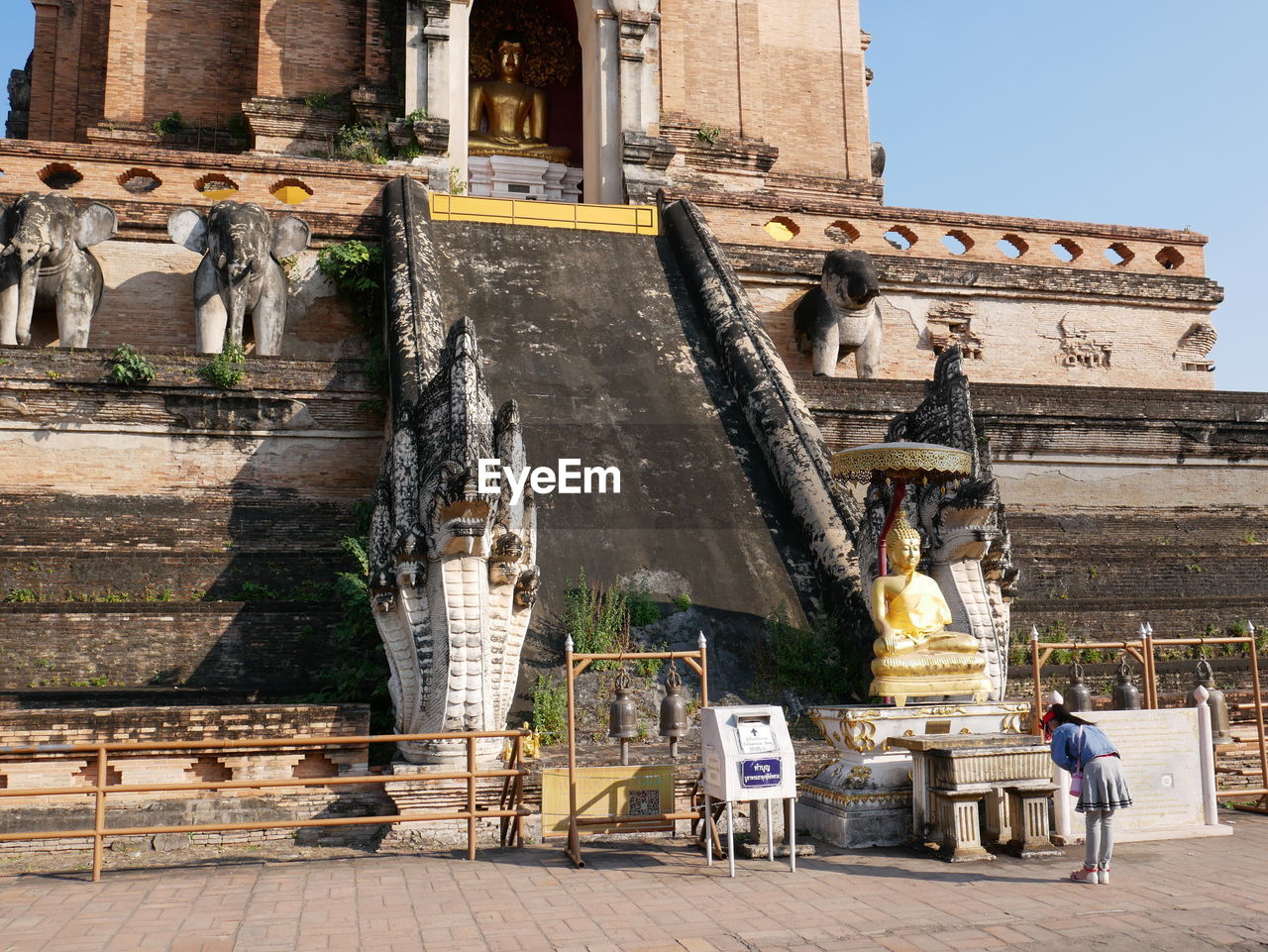 GROUP OF PEOPLE IN FRONT OF TEMPLE