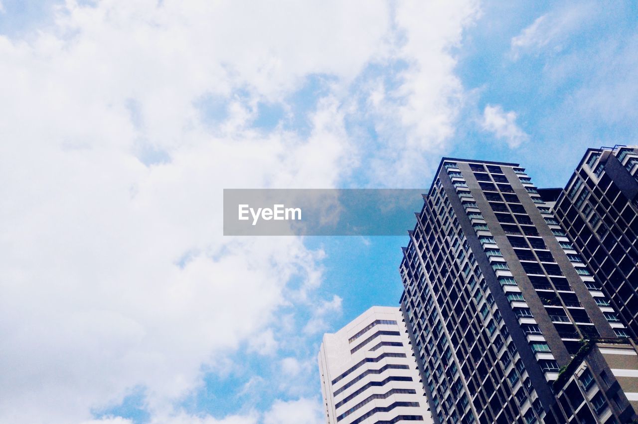 LOW ANGLE VIEW OF OFFICE BUILDING AGAINST SKY