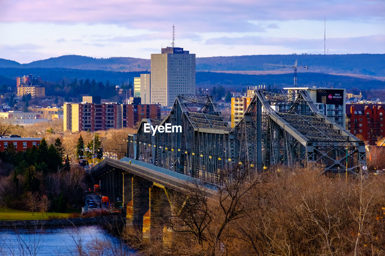 Alexandra bridge over the ottawa river