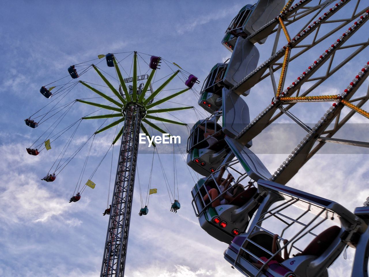 LOW ANGLE VIEW OF FERRIS WHEEL AT AMUSEMENT PARK