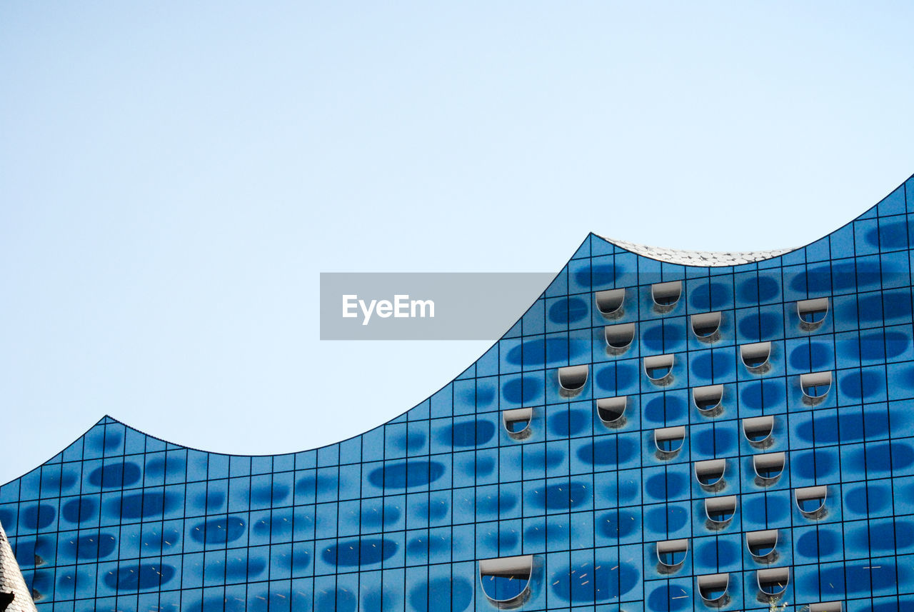 LOW ANGLE VIEW OF MODERN BUILDINGS AGAINST CLEAR BLUE SKY