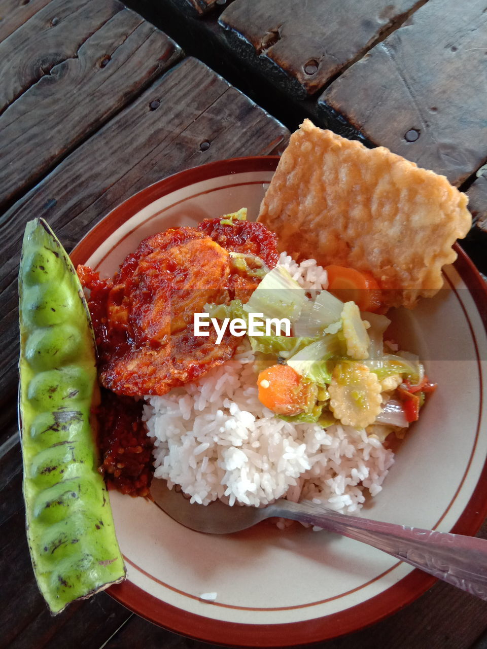 CLOSE-UP OF FOOD SERVED ON TABLE