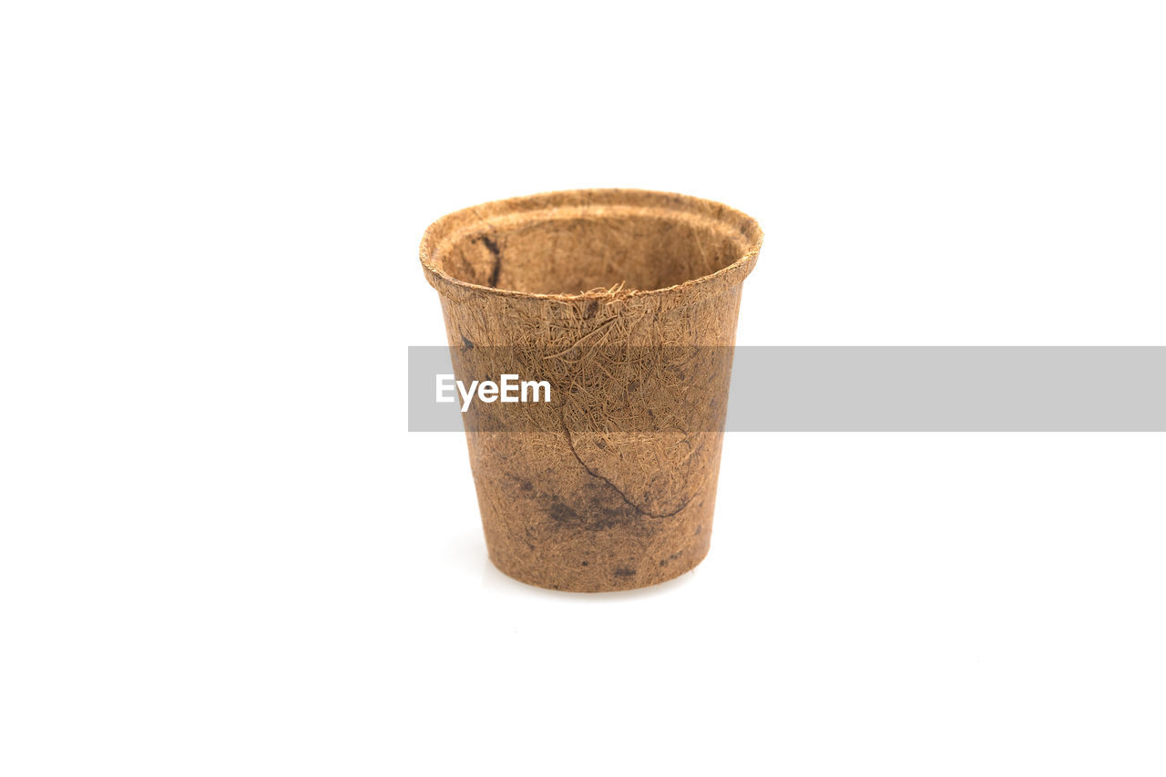 HIGH ANGLE VIEW OF COFFEE ON WHITE BACKGROUND