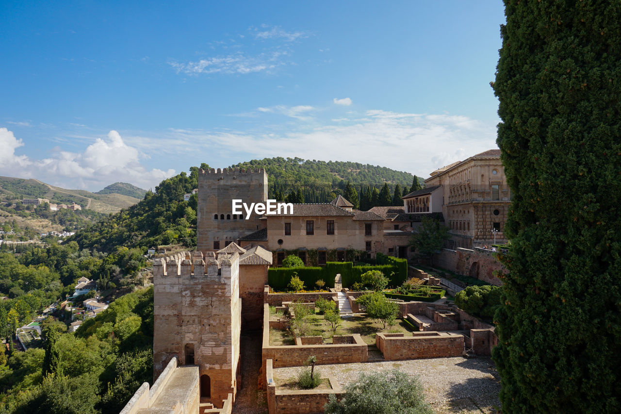 Peace of body and mind surrounded by the alhambra and nature