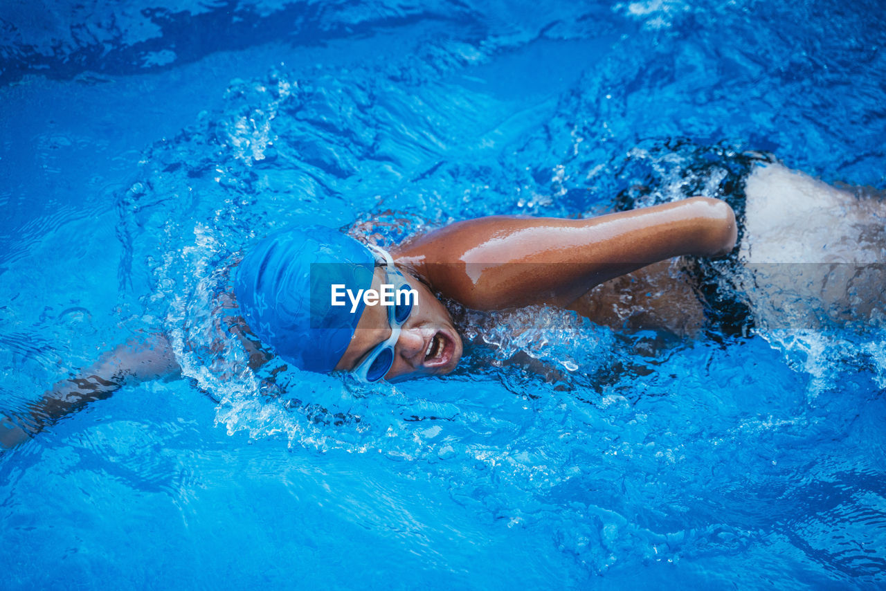 Paralympic young swimmer crawling in a pool
