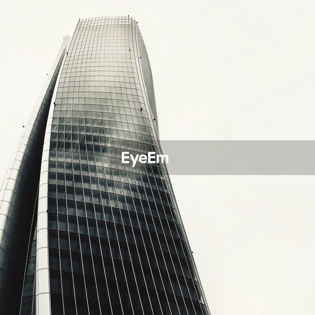 LOW ANGLE VIEW OF MODERN BUILDINGS AGAINST SKY