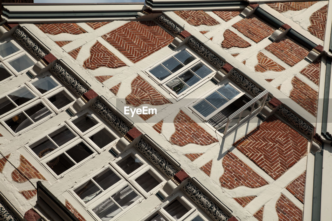 LOW ANGLE VIEW OF BUILDING ROOF