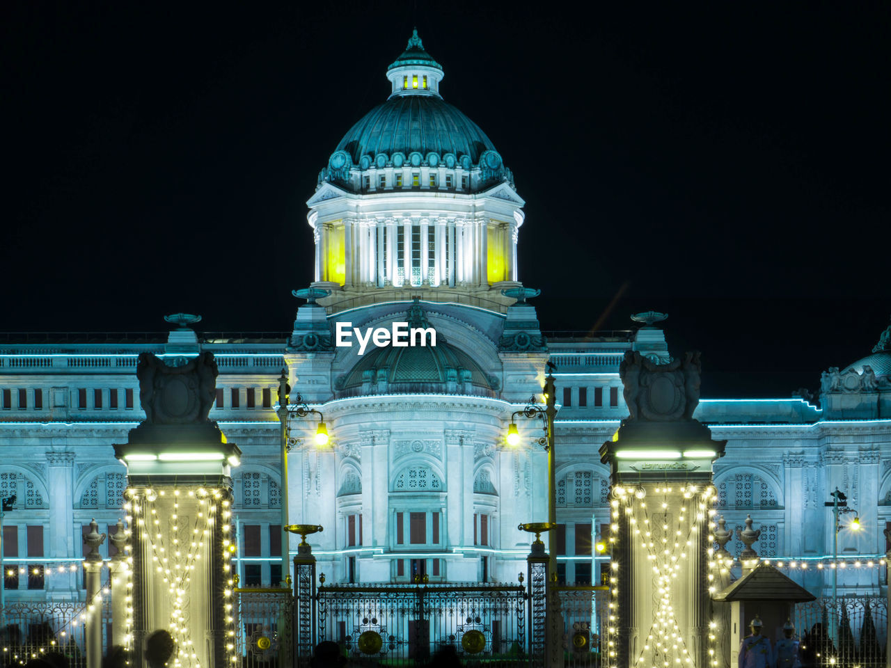 ILLUMINATED BUILDINGS AT NIGHT