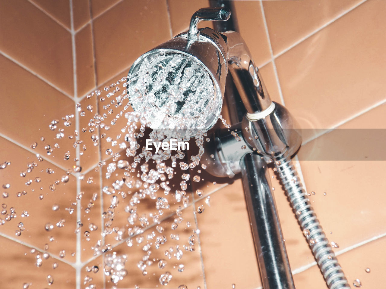 CLOSE-UP OF LIGHTING EQUIPMENT IN BATHROOM