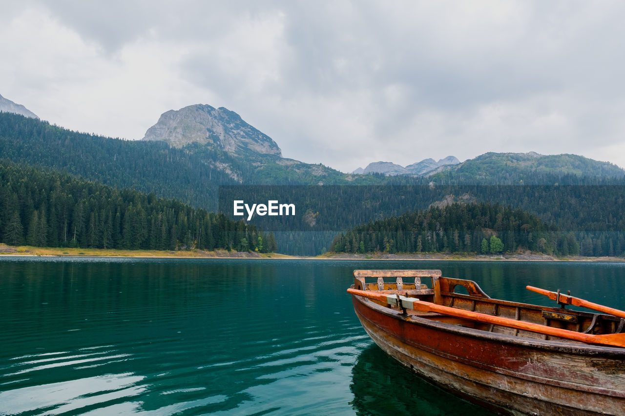 BOAT IN LAKE AGAINST SKY