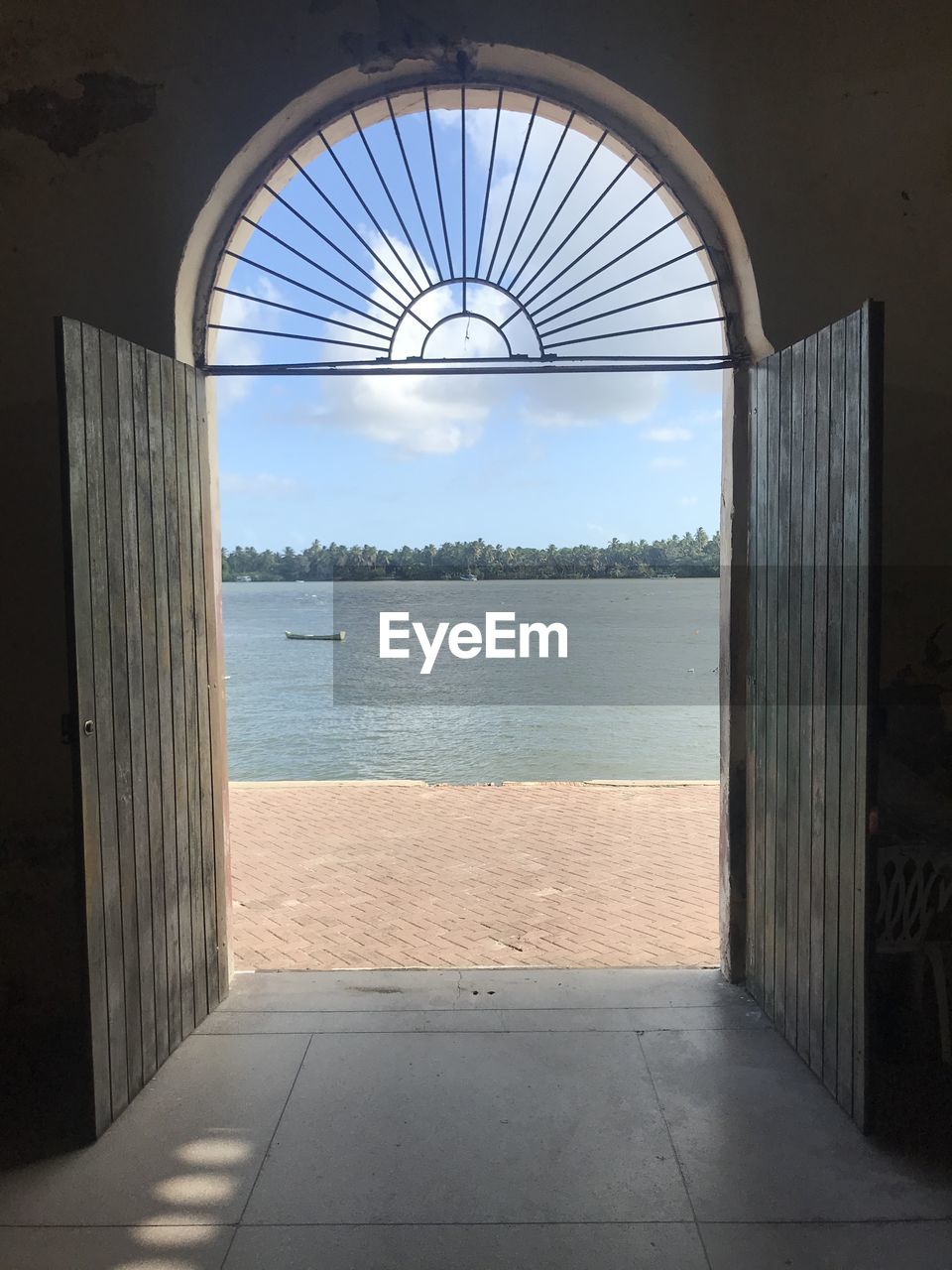 VIEW OF SEA THROUGH WINDOW