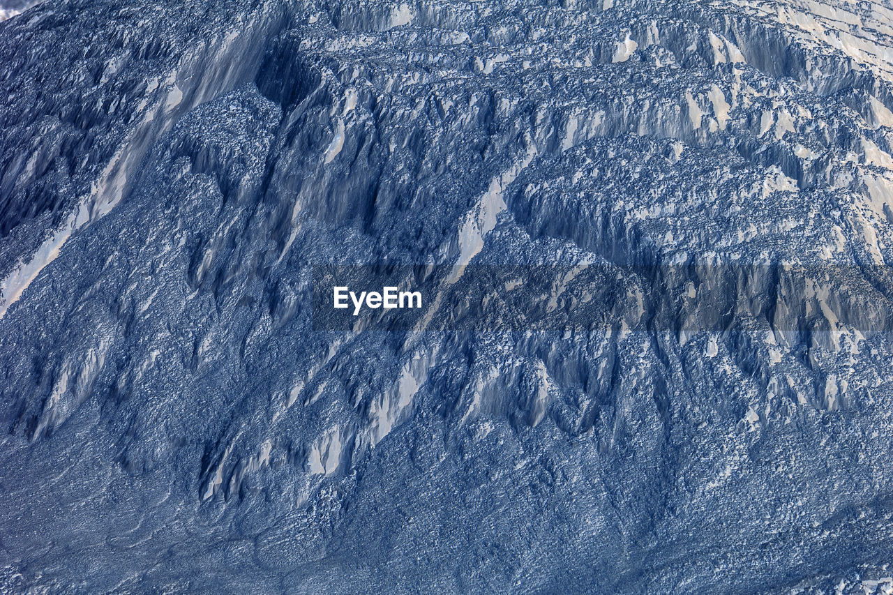 FULL FRAME SHOT OF SNOW COVERED MOUNTAINS