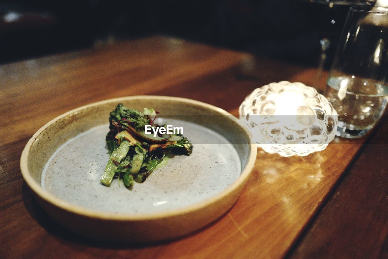 CLOSE-UP OF DRINK ON TABLE