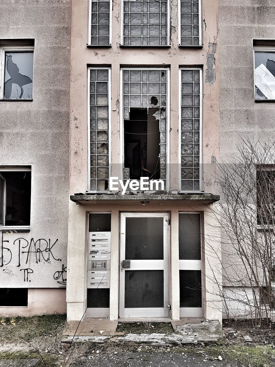 OLD BUILDING WITH WINDOWS