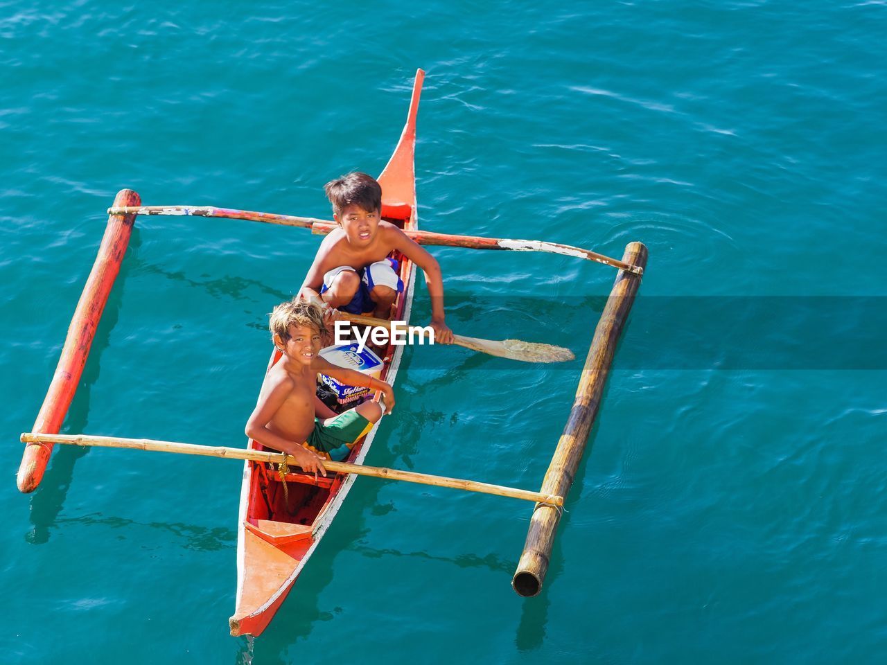 LOW ANGLE VIEW OF MAN ON SEA