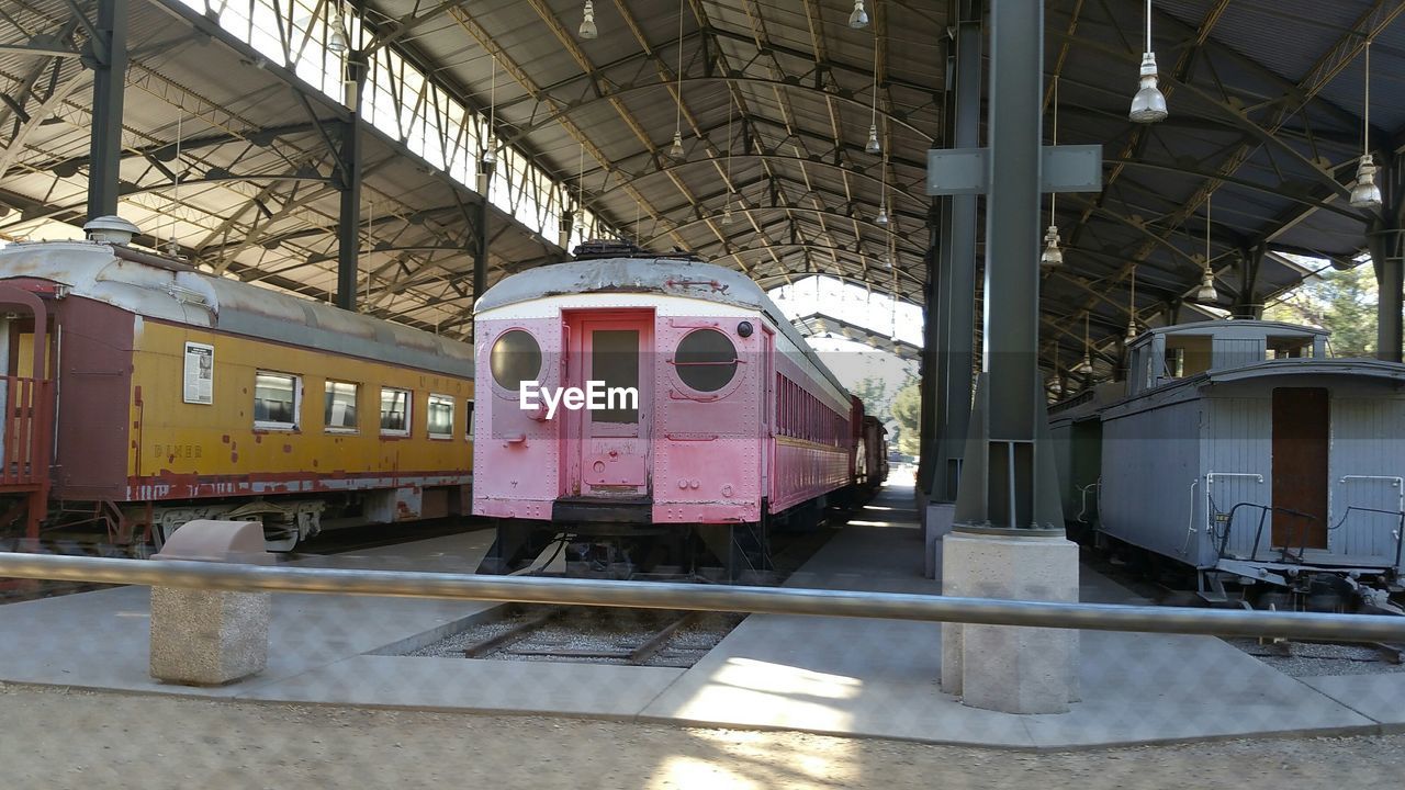 VIEW OF TRAIN ON RAILROAD TRACKS