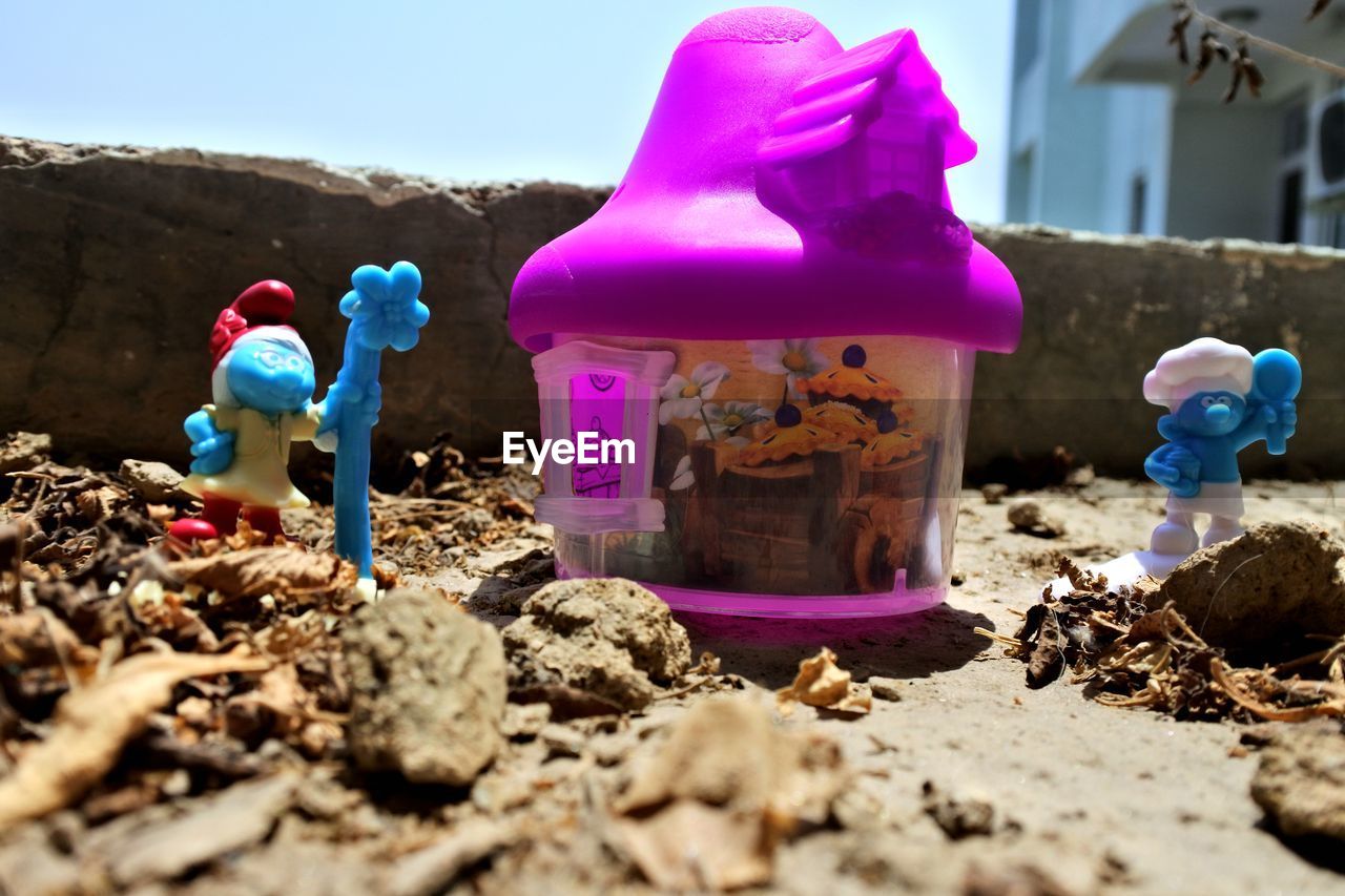 CLOSE-UP OF SAND ON SHORE