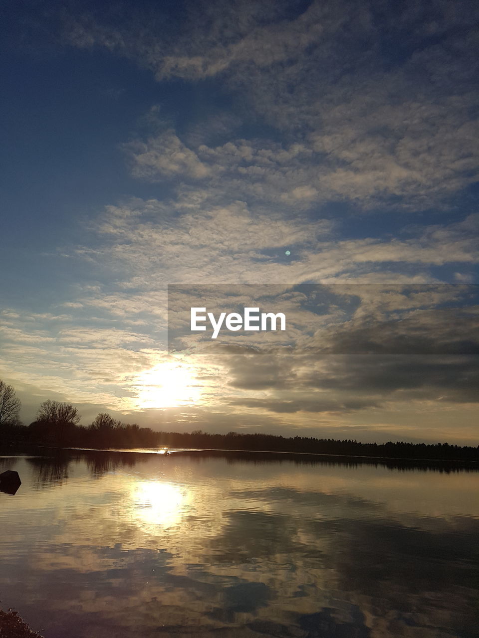 VIEW OF LAKE AGAINST SKY DURING SUNSET