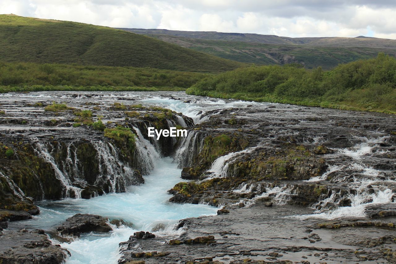 SCENIC VIEW OF STREAM FLOWING THROUGH ROCKS