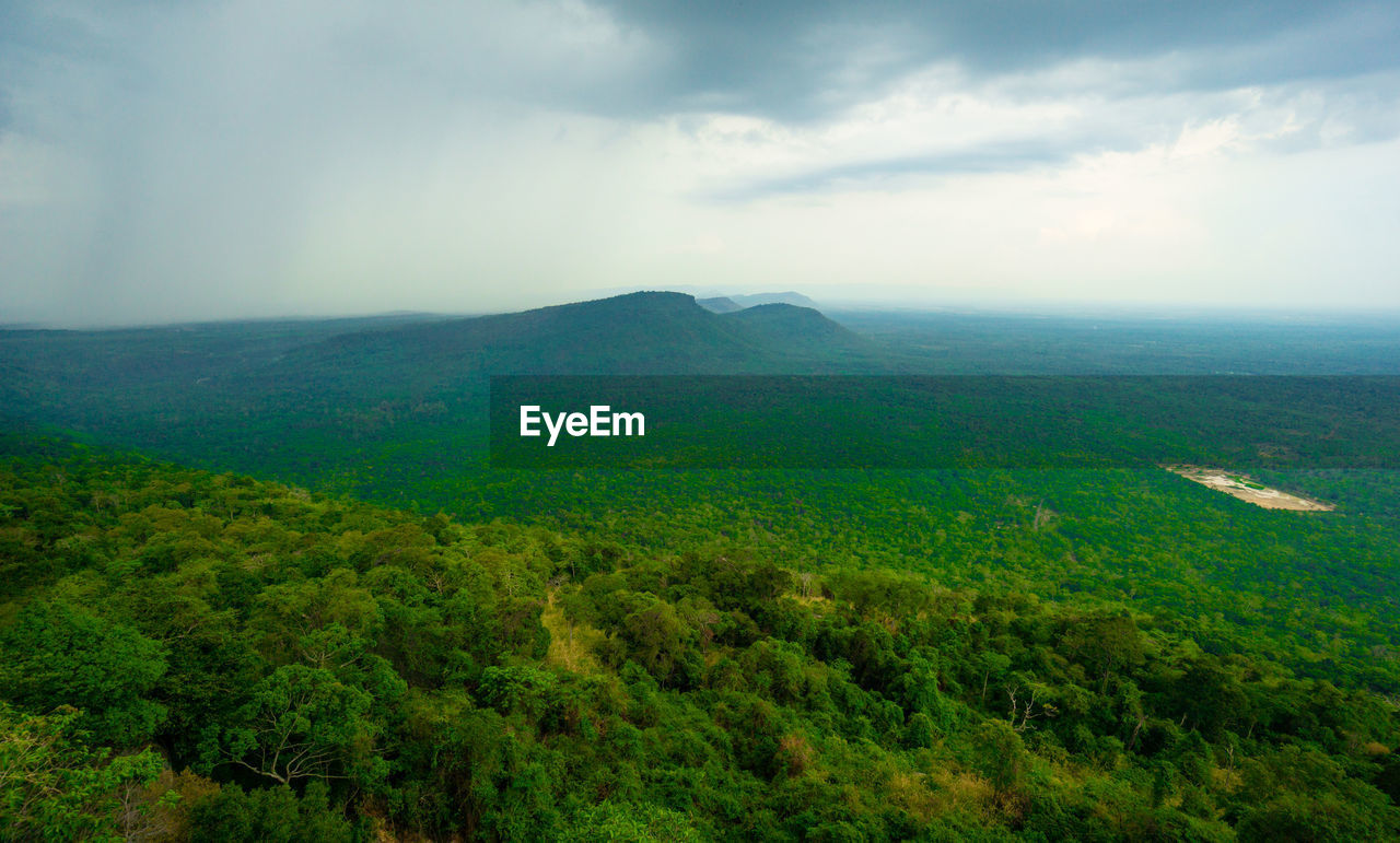 IDYLLIC SHOT OF LANDSCAPE AGAINST SKY