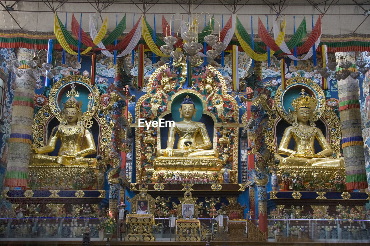 VIEW OF BUDDHA STATUE IN TEMPLE