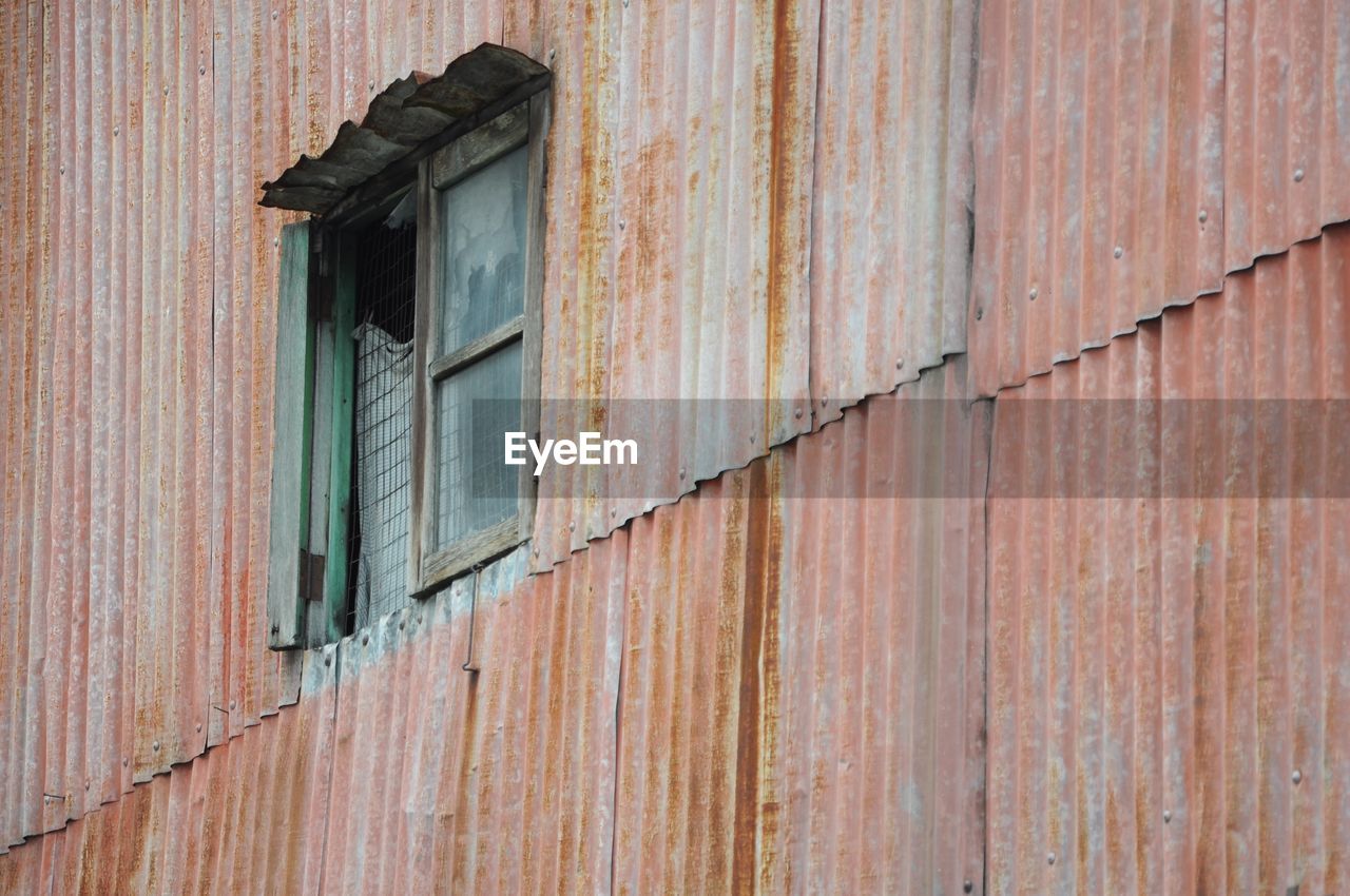 LOW ANGLE VIEW OF WEATHERED WALL