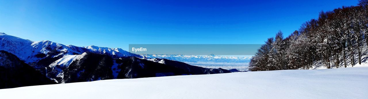 SCENIC VIEW OF SNOWCAPPED MOUNTAINS AGAINST CLEAR SKY