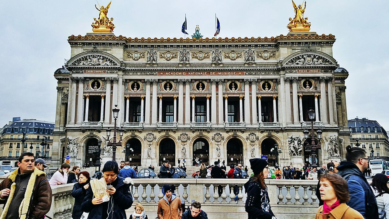 TOURISTS AT A CITY