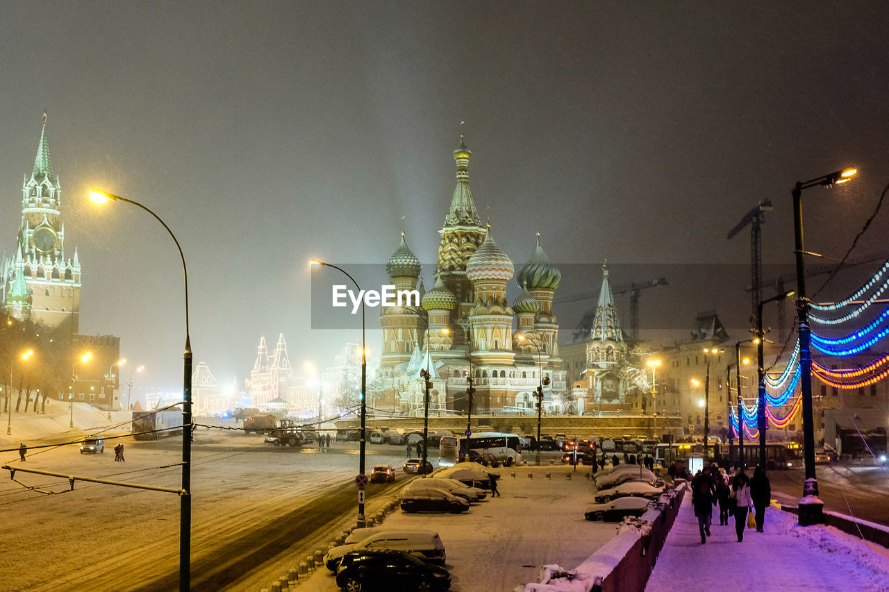 St basil's cathedral in moscow illuminated at night