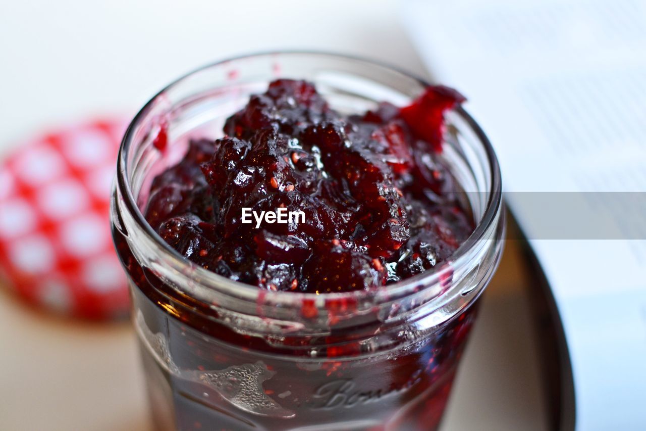 CLOSE-UP HIGH ANGLE VIEW OF DRINK IN GLASS