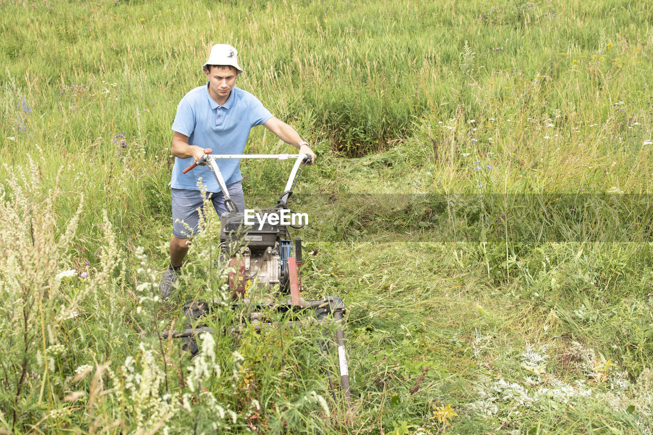 FULL LENGTH OF SENIOR MAN WORKING IN FARM