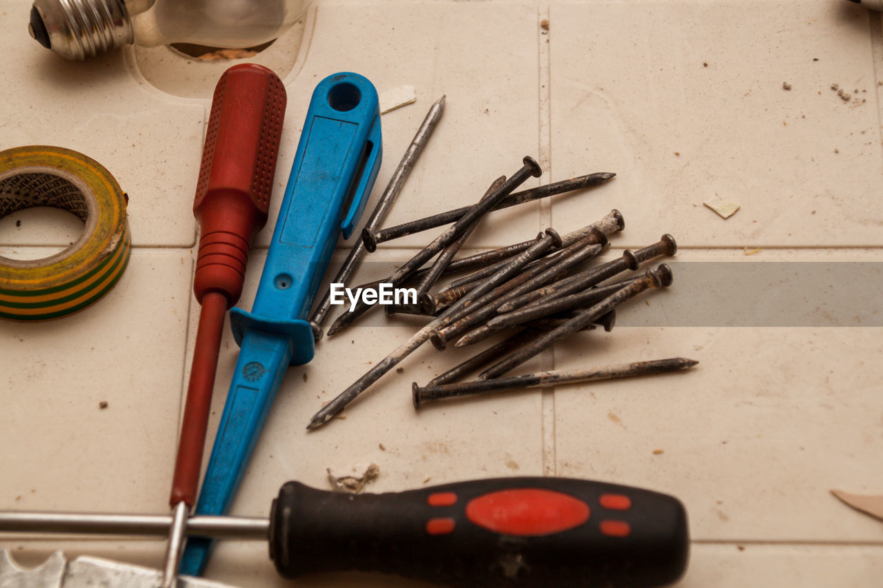 Flat renovation, master of his tools scattered all over the table, nails and screwdrivers