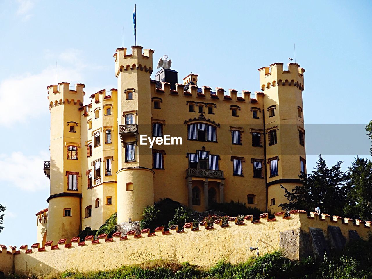 VIEW OF BUILDINGS AGAINST SKY