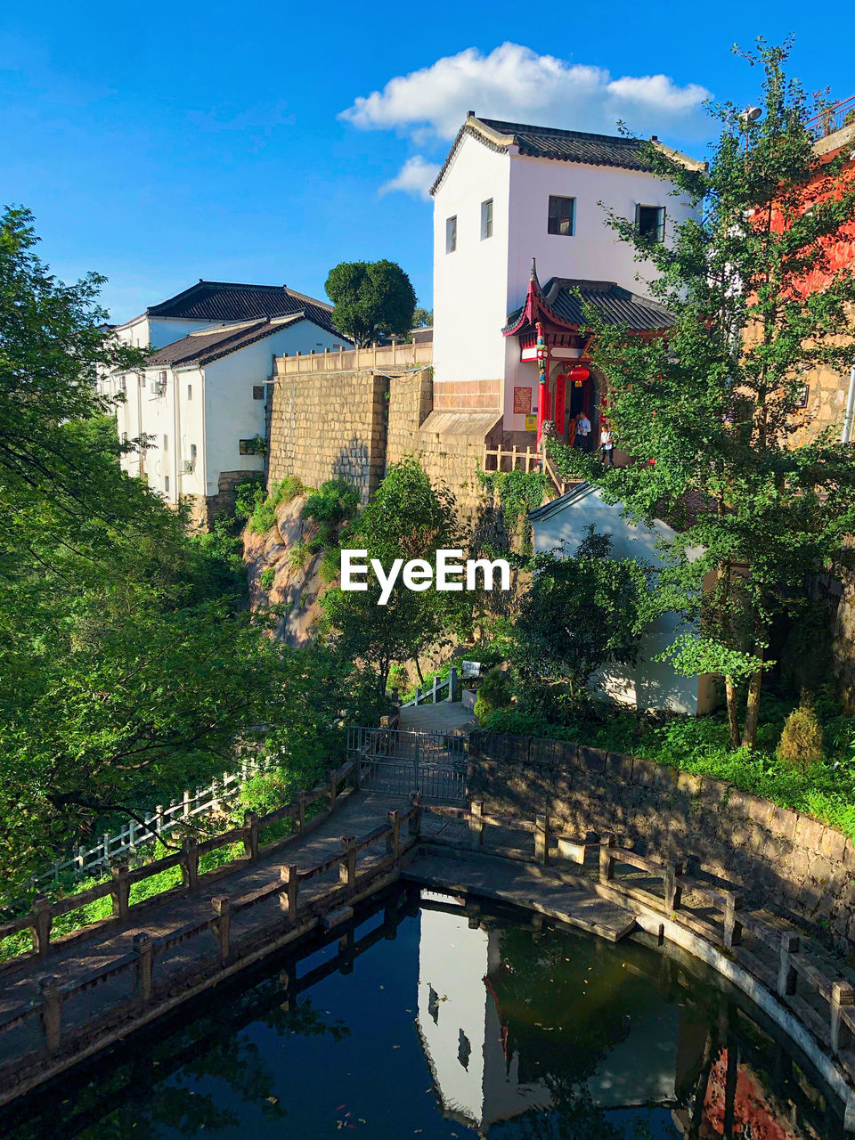 CANAL BY BUILDINGS IN CITY