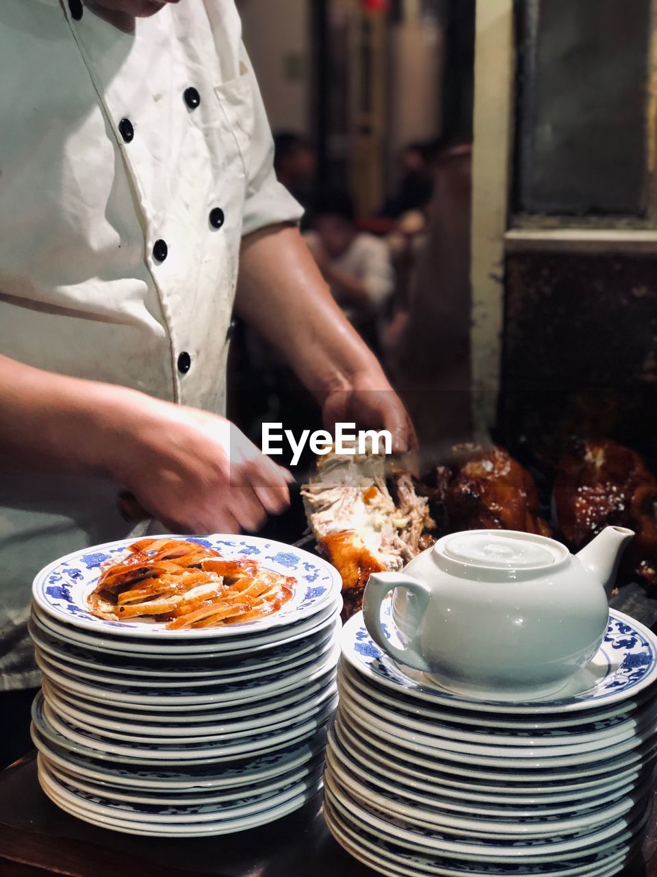 MAN PREPARING FOOD AT RESTAURANT