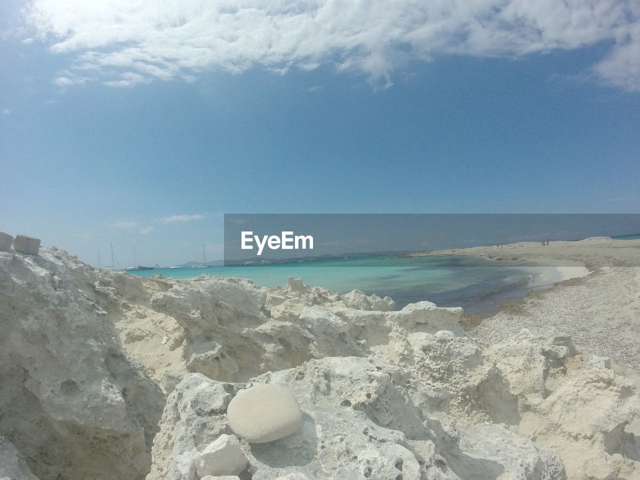 PANORAMIC VIEW OF SEA AGAINST SKY