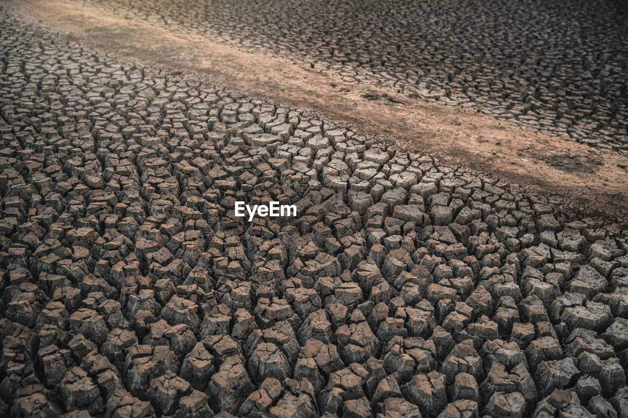 FULL FRAME SHOT OF CRACKED LAND