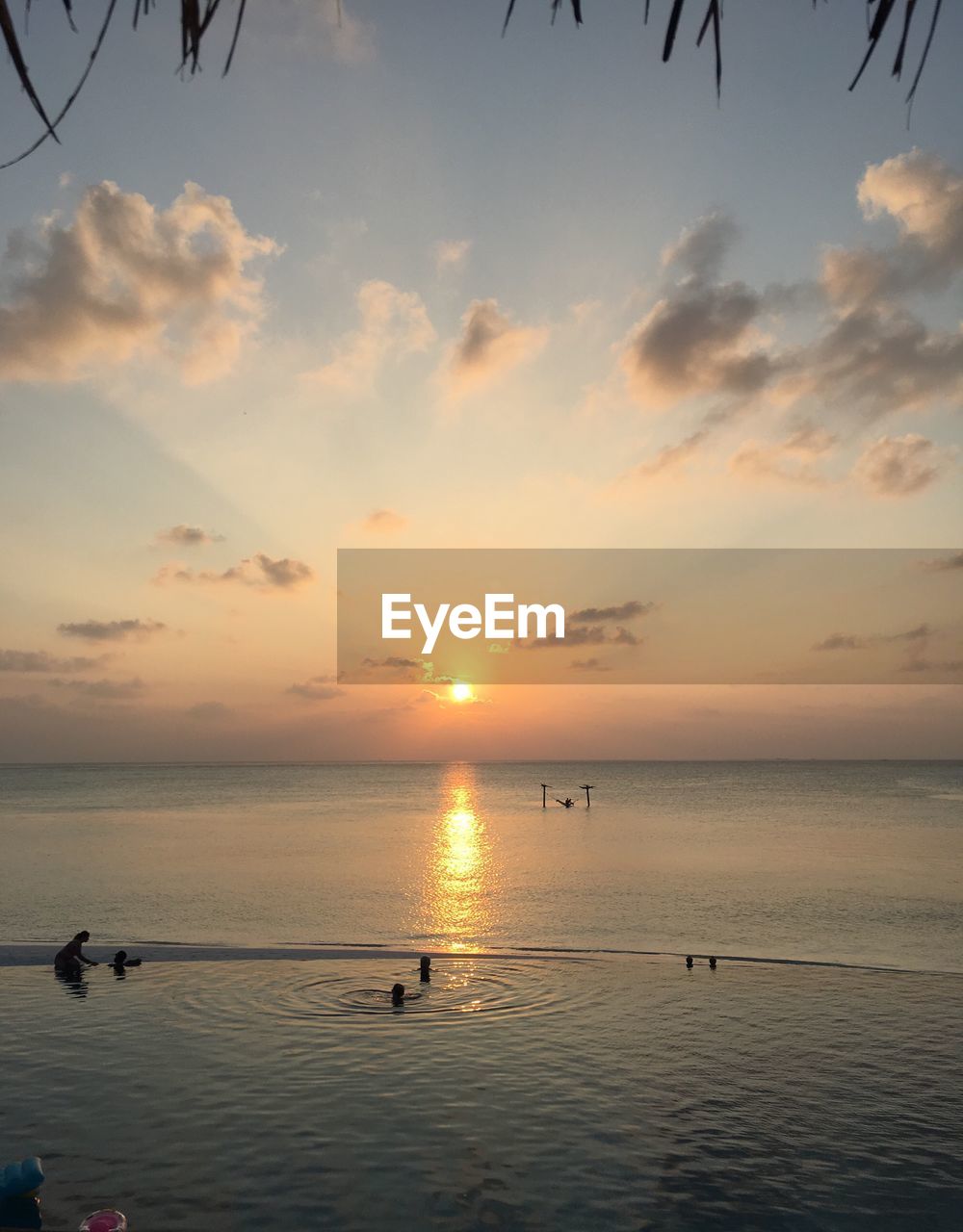 VIEW OF SEA AGAINST SKY DURING SUNSET