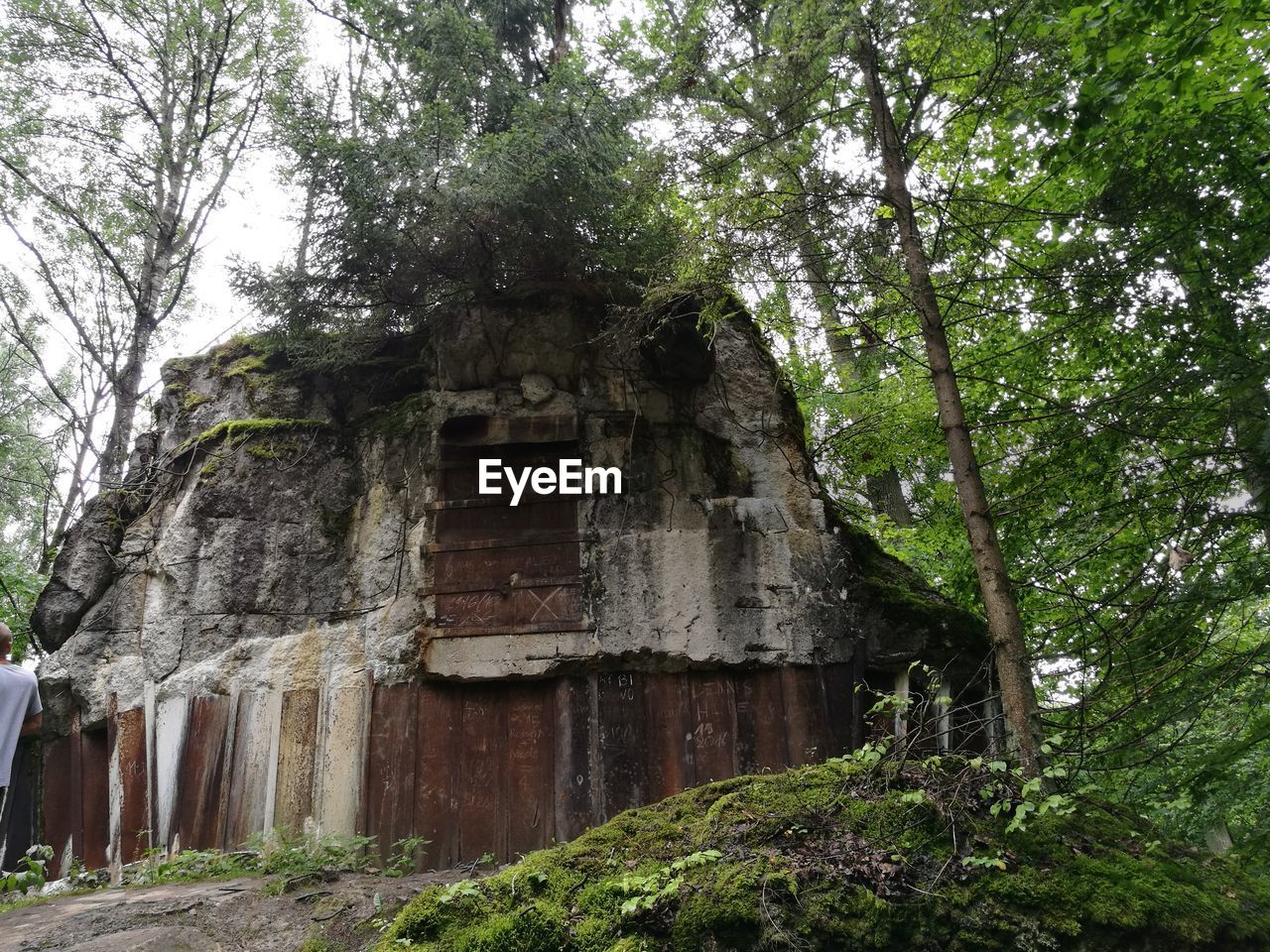 LOW ANGLE VIEW OF OLD RUINS AGAINST SKY