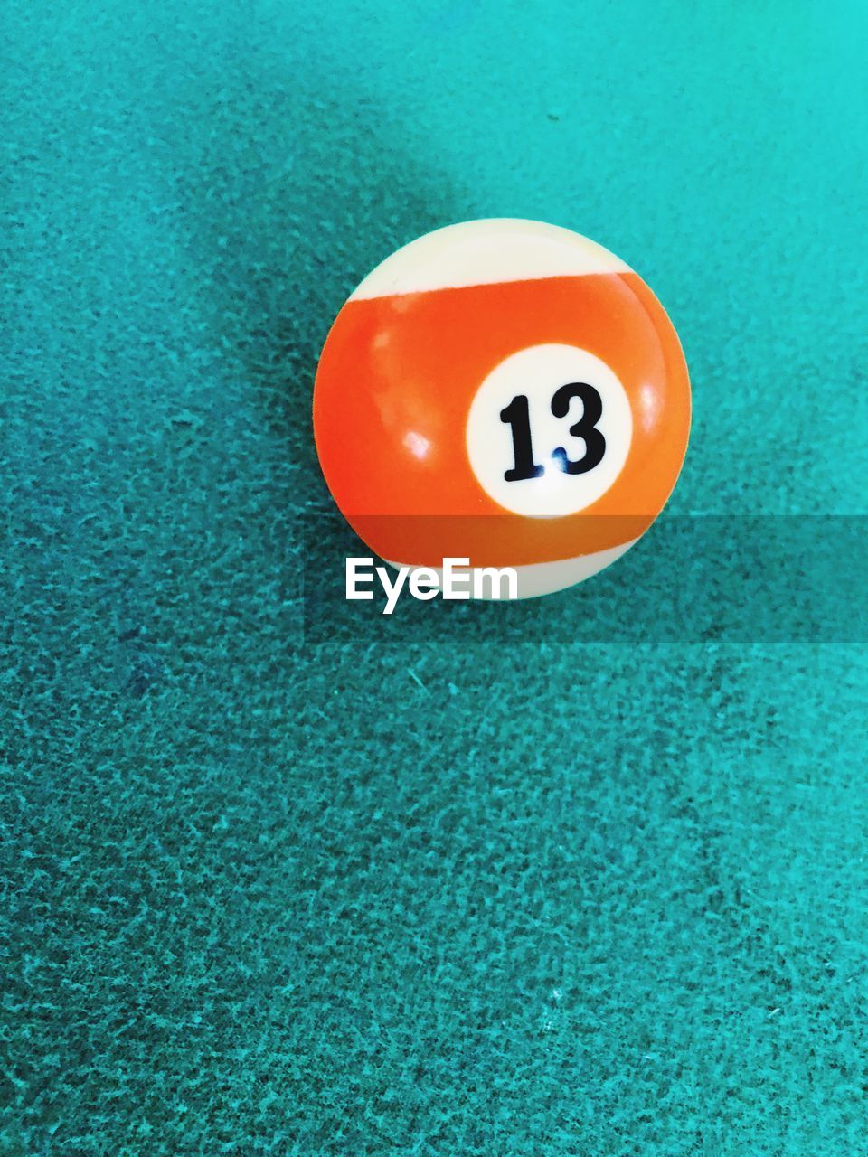 HIGH ANGLE VIEW OF BALL ON TABLE AT POOL