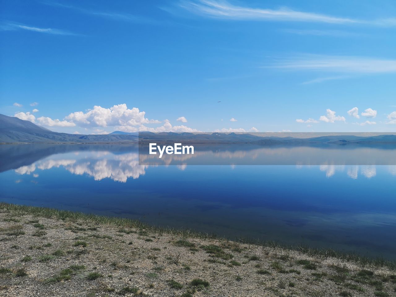 PANORAMIC VIEW OF LAKE AGAINST SKY