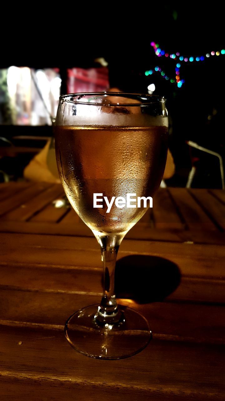 CLOSE-UP OF WINE GLASSES ON TABLE