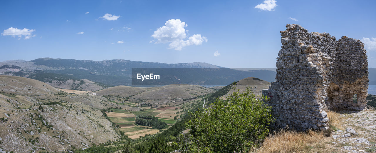 Extra wide angle panoramic view from rocca calascio on campo imperatore and the gran sasso massif