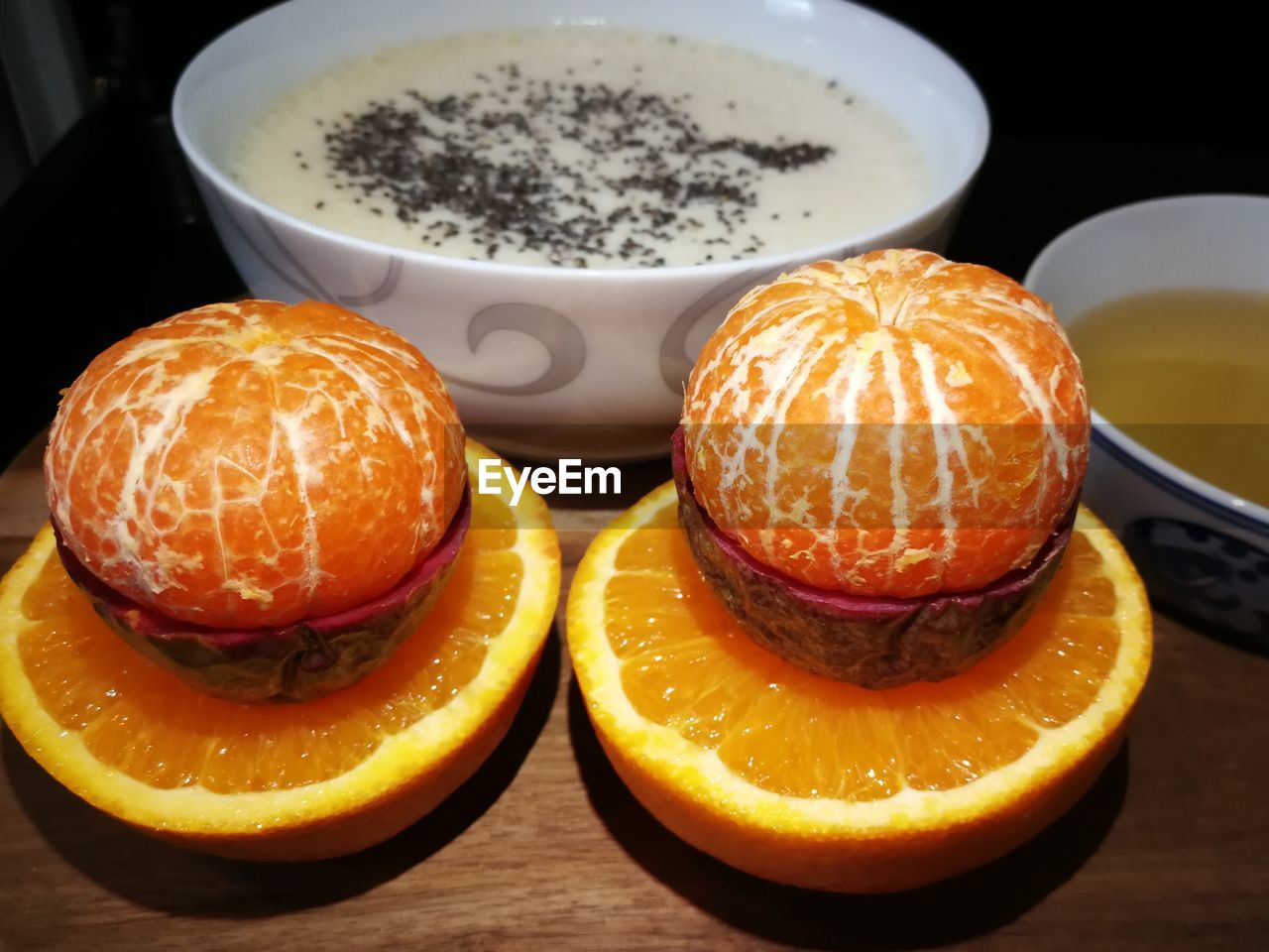 HIGH ANGLE VIEW OF ORANGE AND JUICE ON TABLE