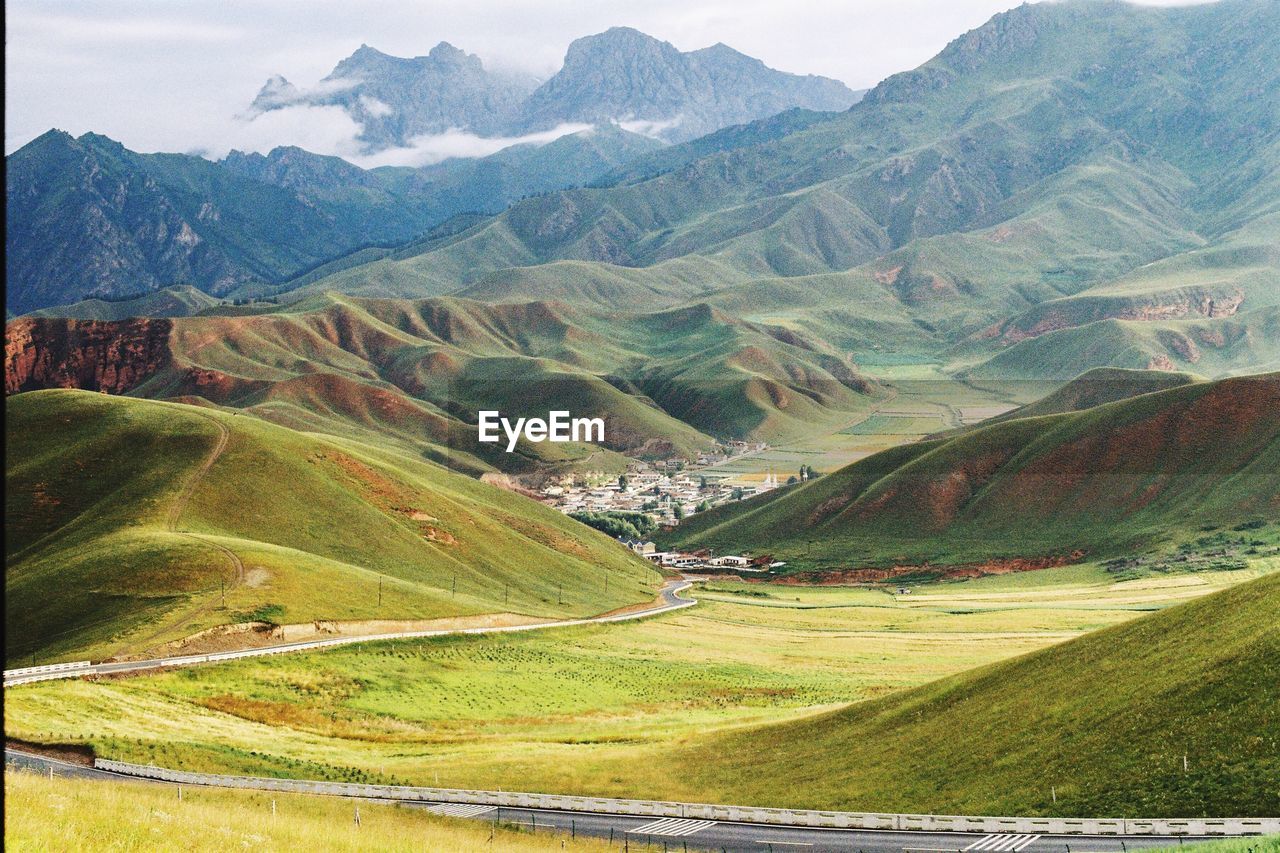 HIGH ANGLE VIEW OF ROAD PASSING THROUGH LANDSCAPE