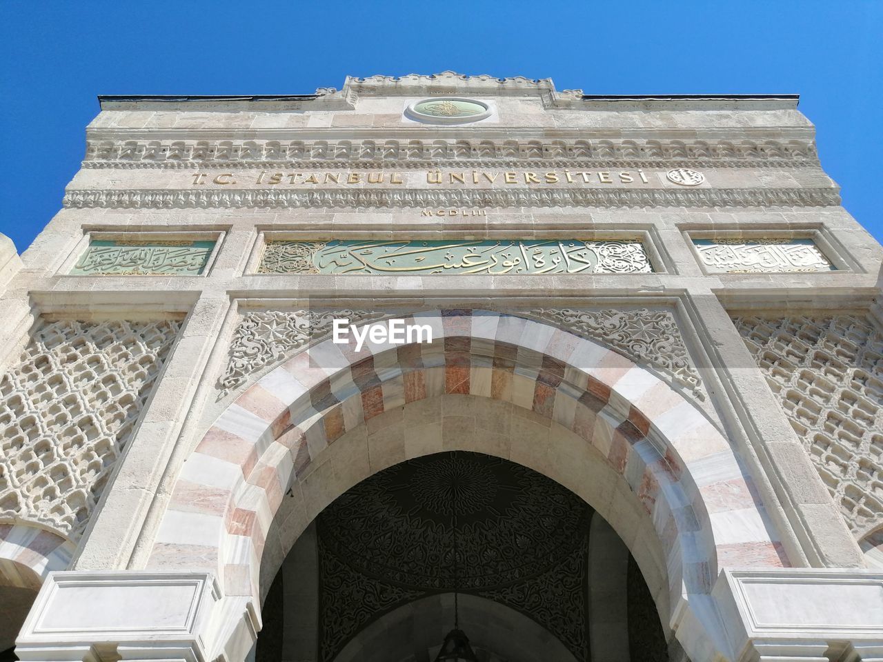 LOW ANGLE VIEW OF HISTORICAL BUILDING AGAINST SKY