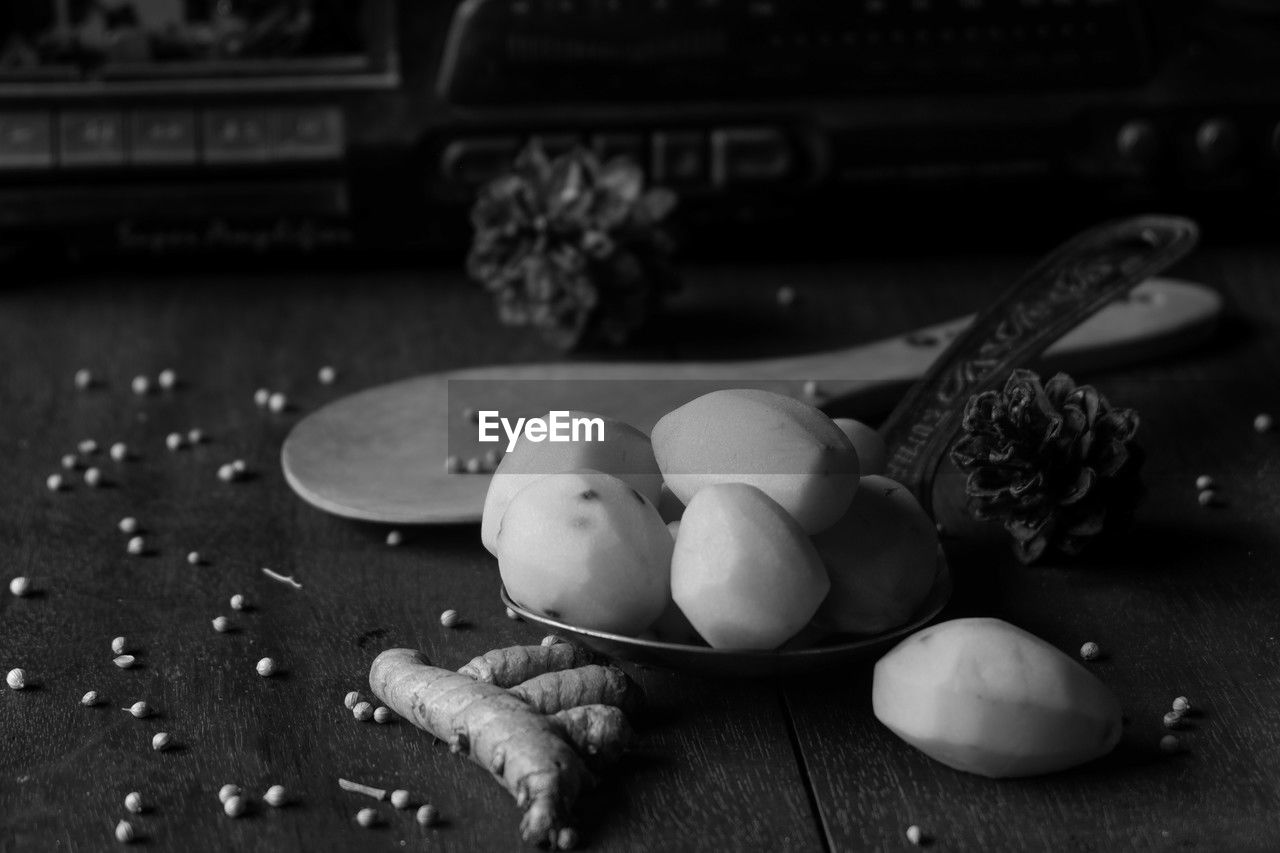 still life photography, food, food and drink, white, black, healthy eating, freshness, wellbeing, black and white, monochrome, monochrome photography, still life, table, indoors, no people, wood, fruit, ingredient, vegetable, spice, macro photography