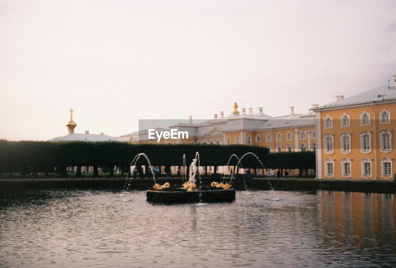 VIEW OF BUILDINGS IN RIVER