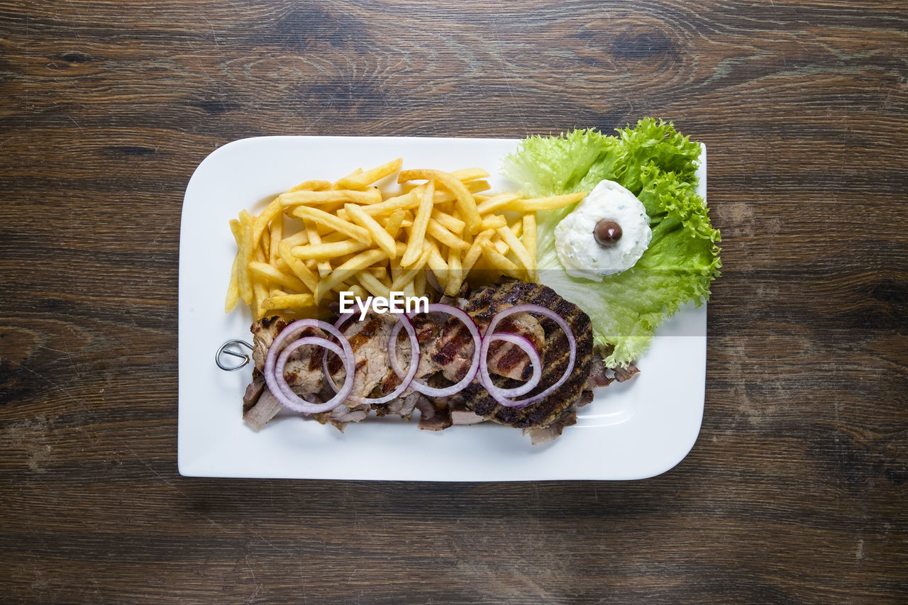 HIGH ANGLE VIEW OF PASTA ON PLATE